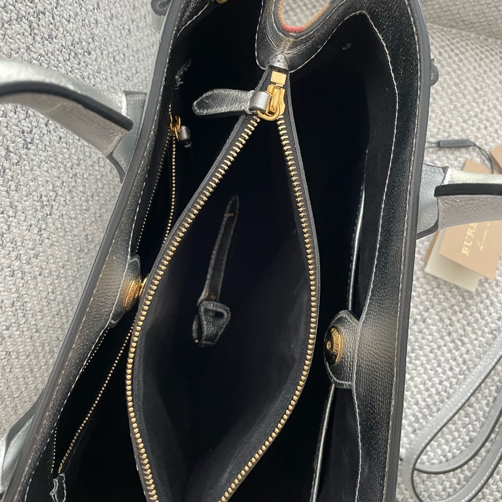 Burberry House Check Banner Bag - Picture 3 of 10